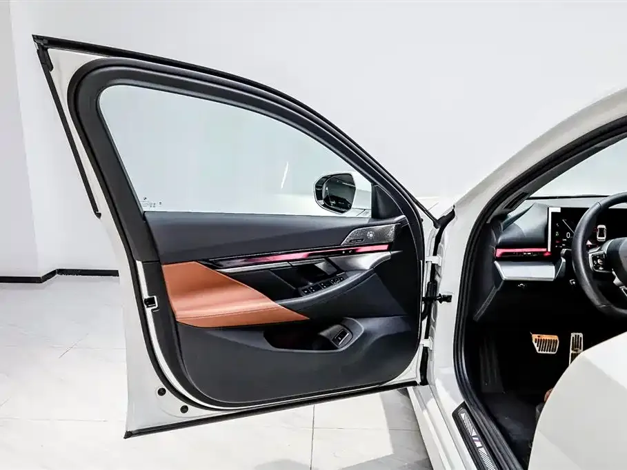 BMW 5 Series — фото 10