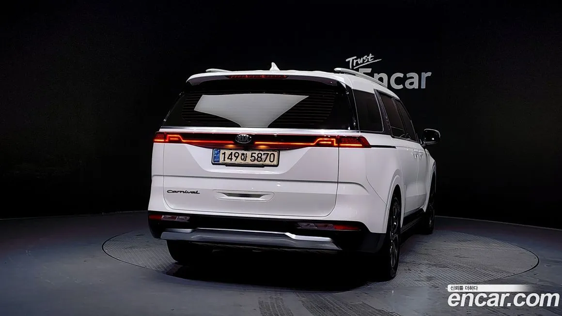 Kia Carnival — фото 10