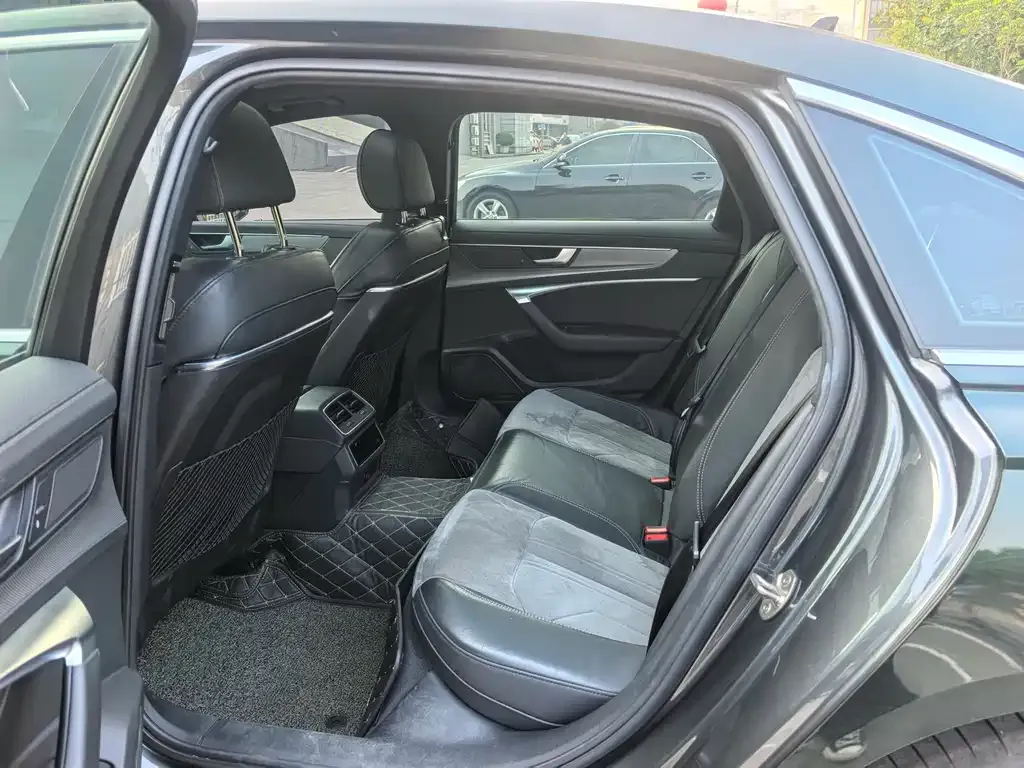 Audi A6L 2021 из CN, фото 9