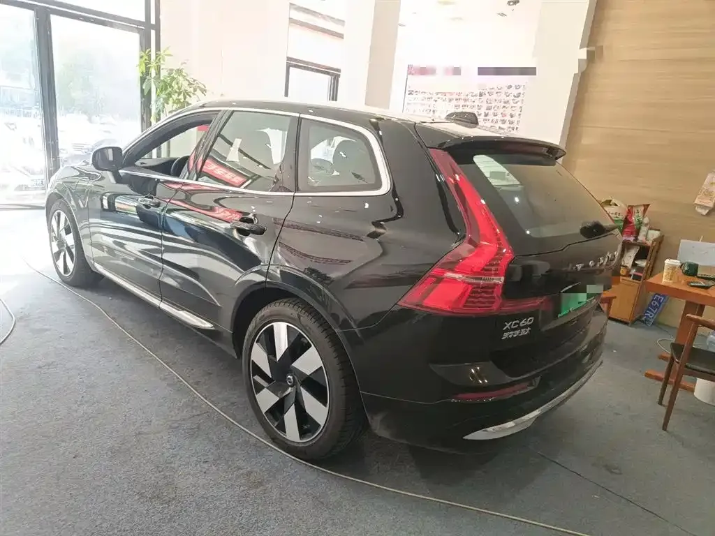 Volvo XC60 PHEV 2024 из CN, фото 8