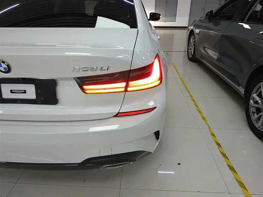 BMW 3 Series 2021 из CN, фото 2