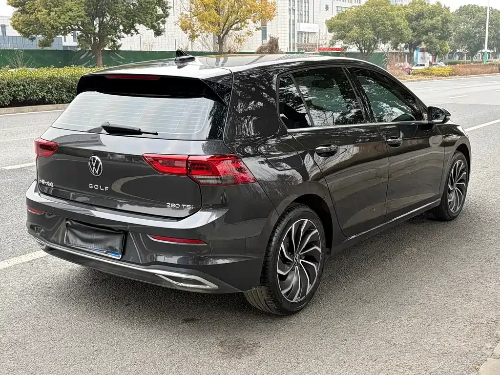 Volkswagen Golf 2023 из CN, фото 9