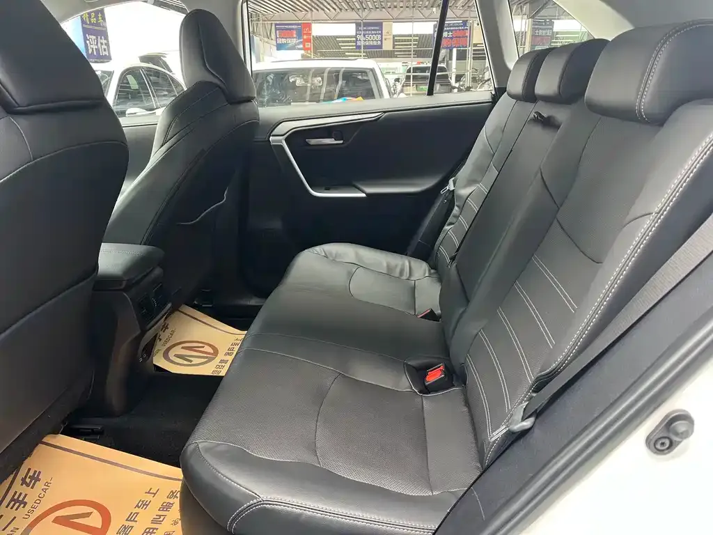 Toyota Wildlander 2023 из CN, фото 5