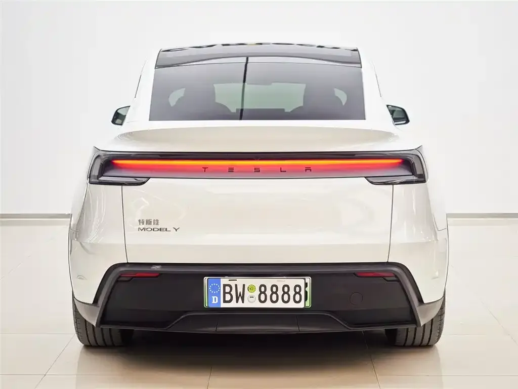 Tesla Model Y — фото 7