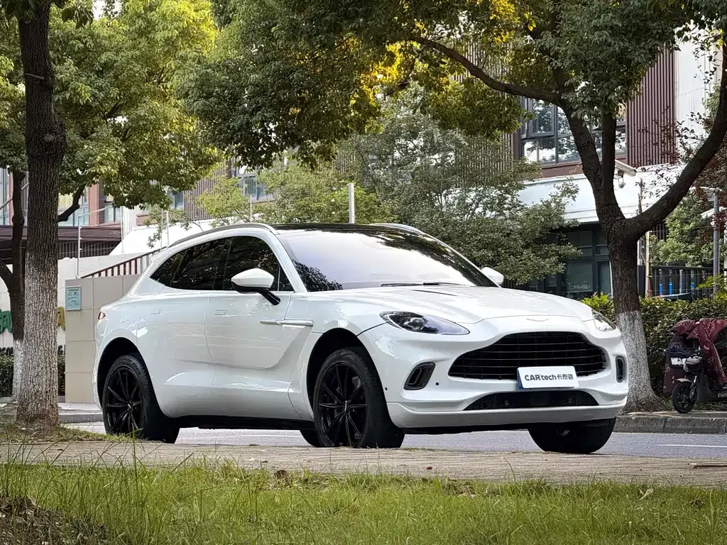 Aston Martin DBX — фото 7