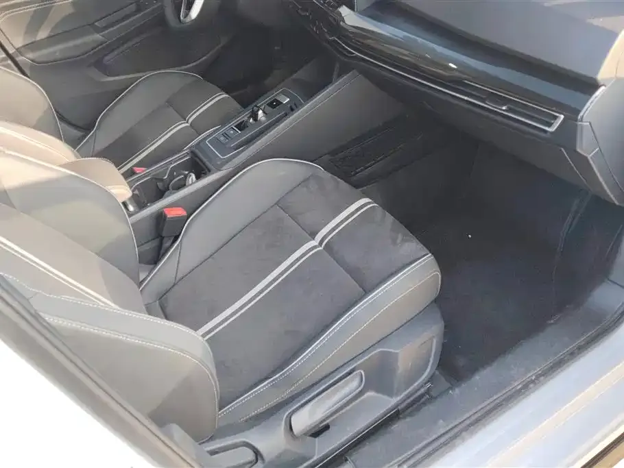Volkswagen Golf 2023 из CN, фото 3