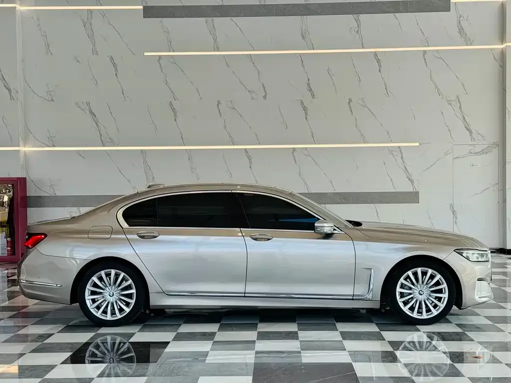 BMW 7 Series 2021 из CN, фото 7