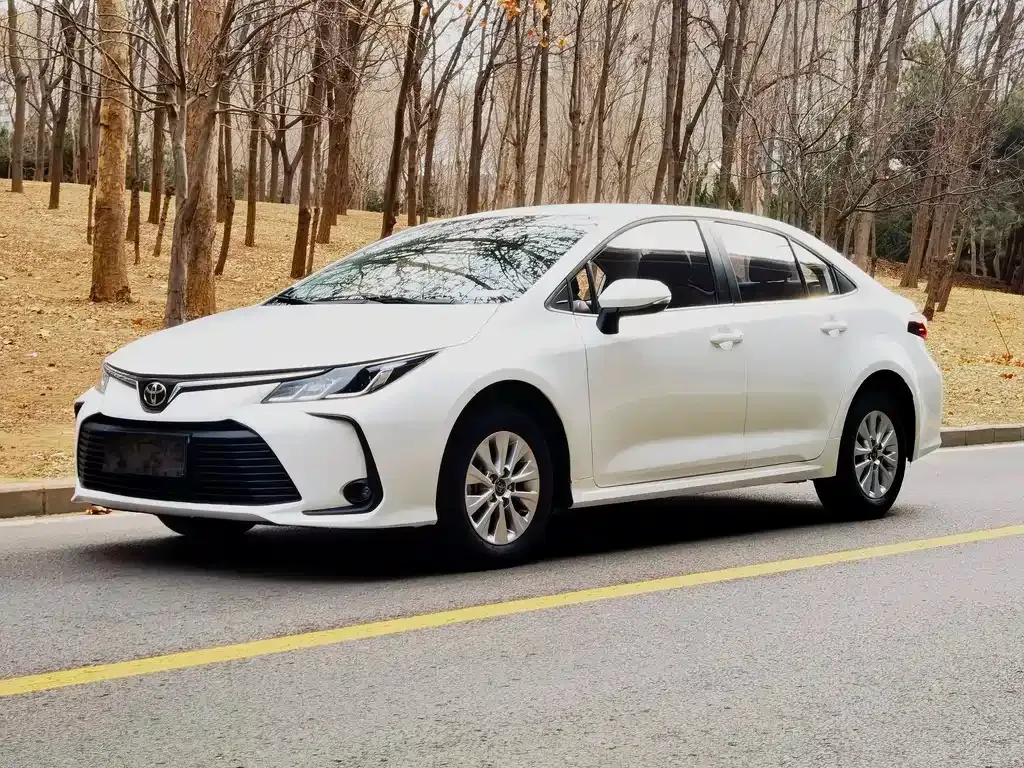Toyota Corolla 2024 из CN, фото 1