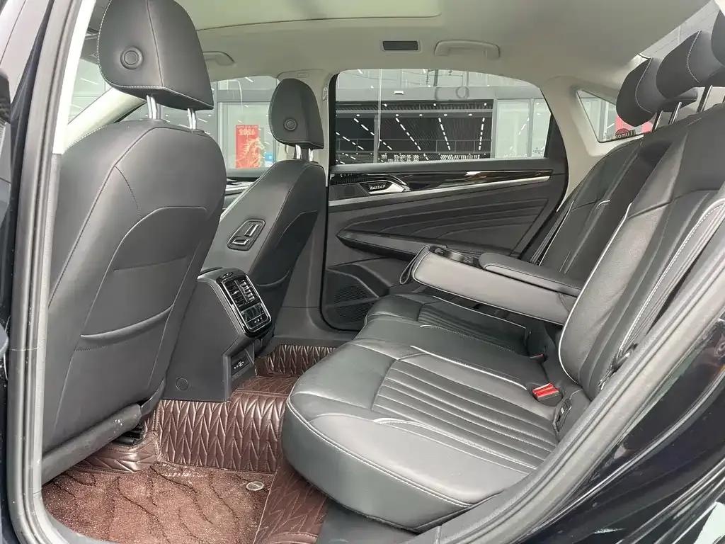 Volkswagen Passat 2023 из CN, фото 6
