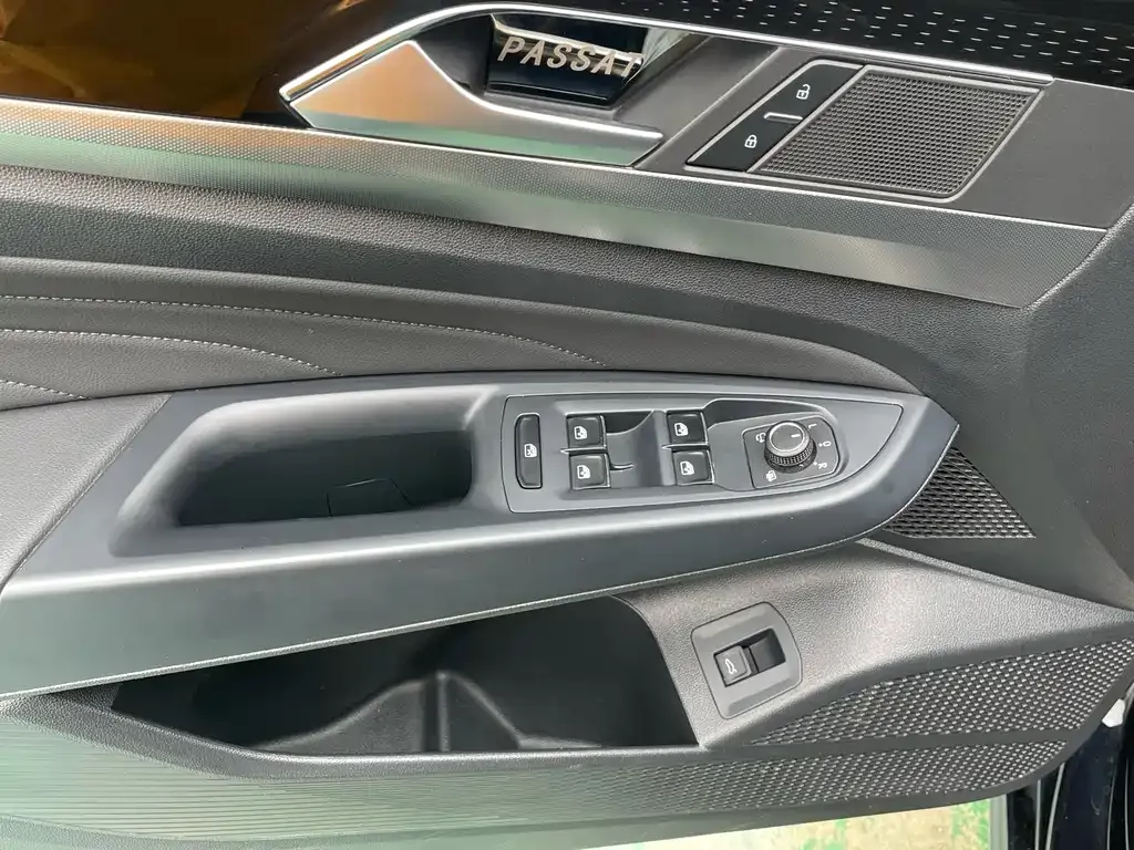Volkswagen Passat 2023 из CN, фото 10
