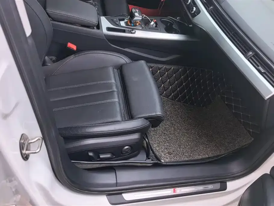 Audi A4L 2021 из CN, фото 4