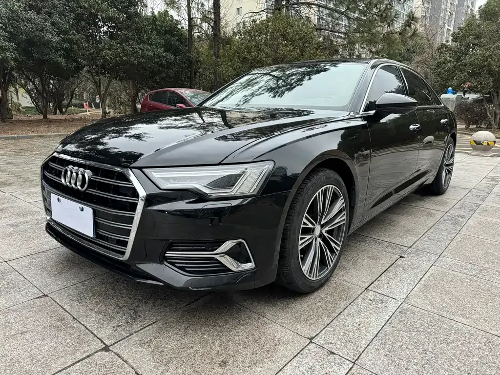 Audi A6L — фото 1
