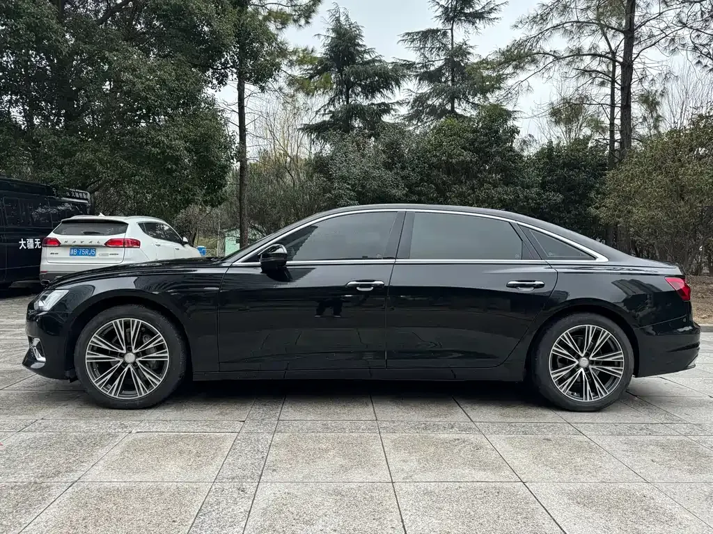 Audi A6L — фото 10