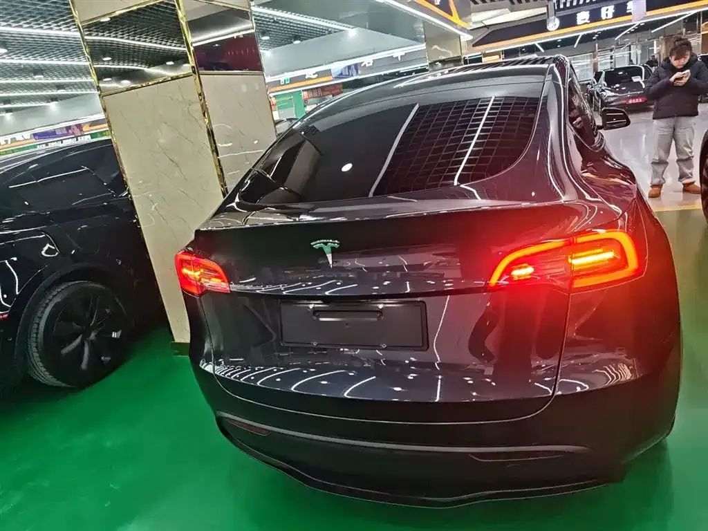 Tesla Model Y — фото 5