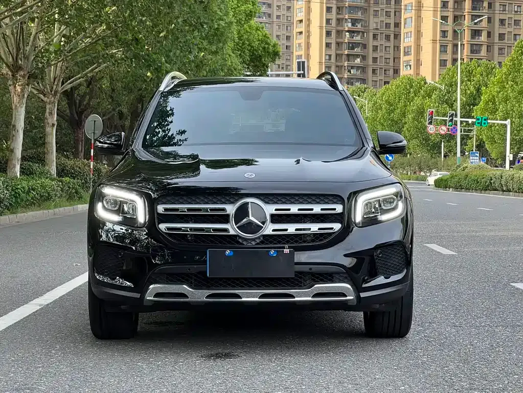 Mercedes-Benz GLB — фото 1
