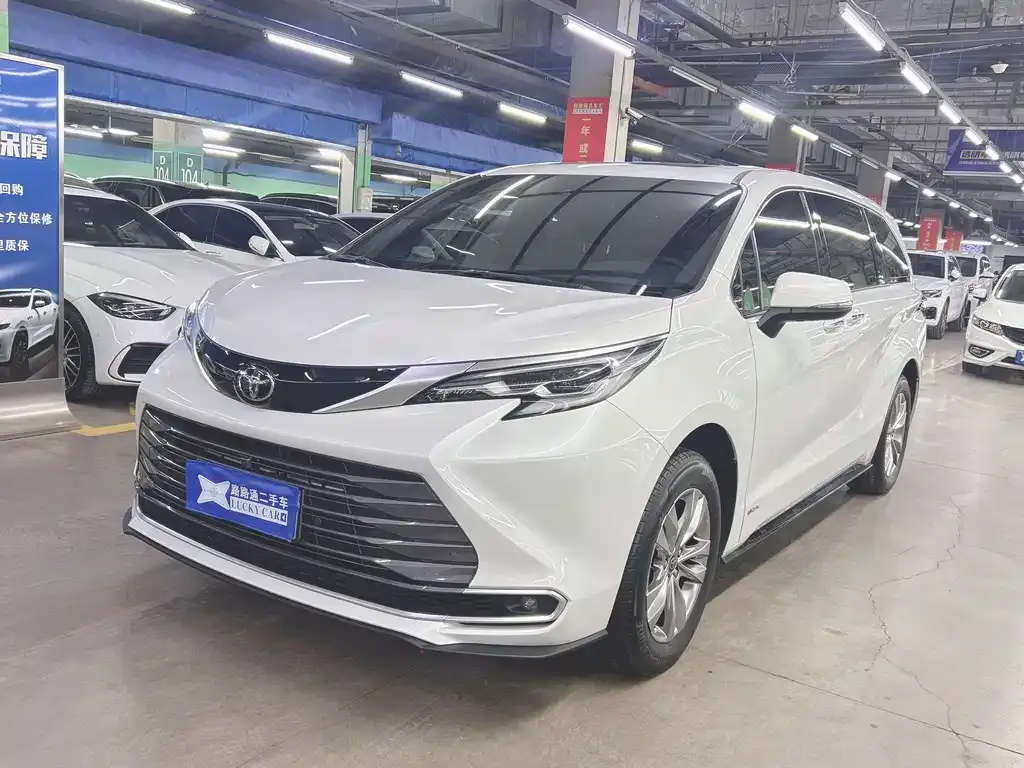 Toyota Sienna 2024 из CN, фото 1