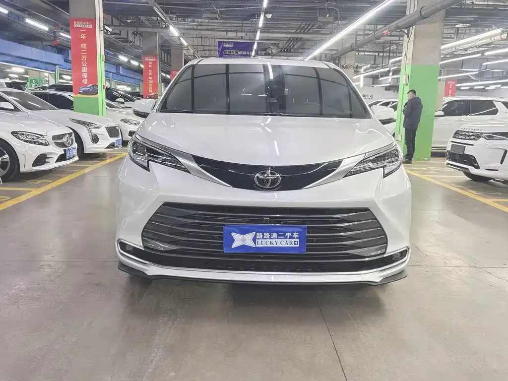Toyota Sienna 2024 из CN, фото 10