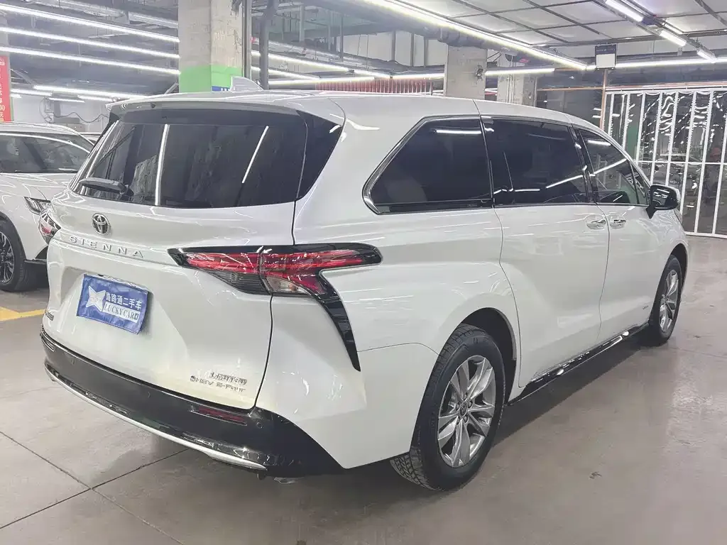 Toyota Sienna 2024 из CN, фото 8