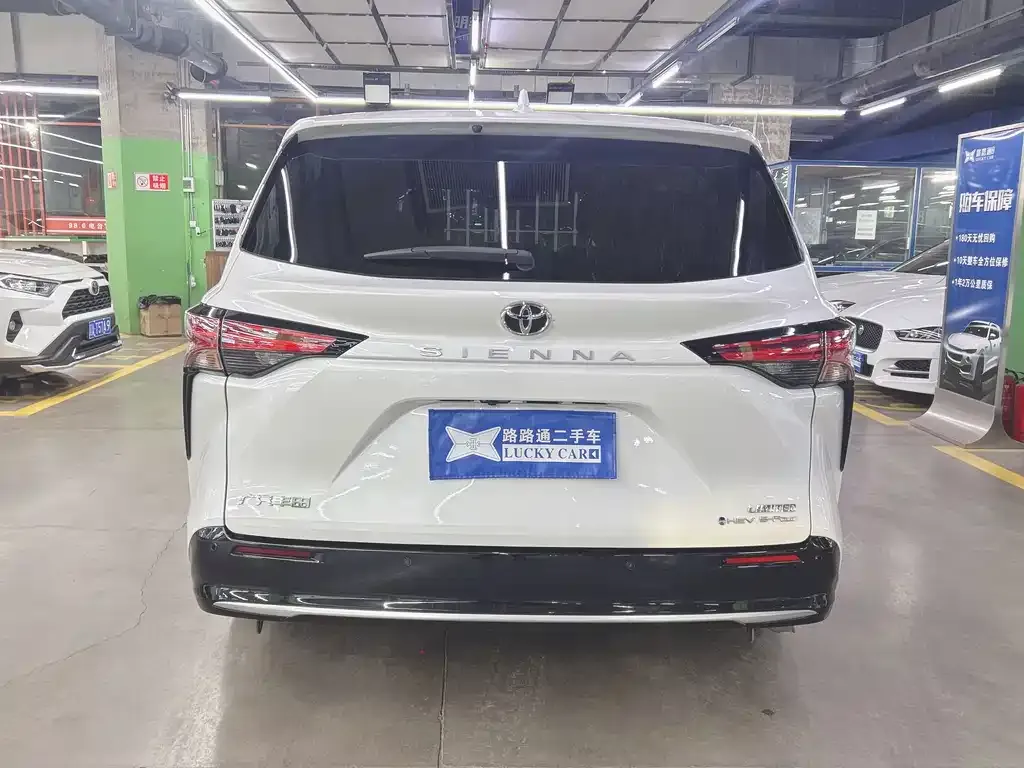 Toyota Sienna 2024 из CN, фото 4
