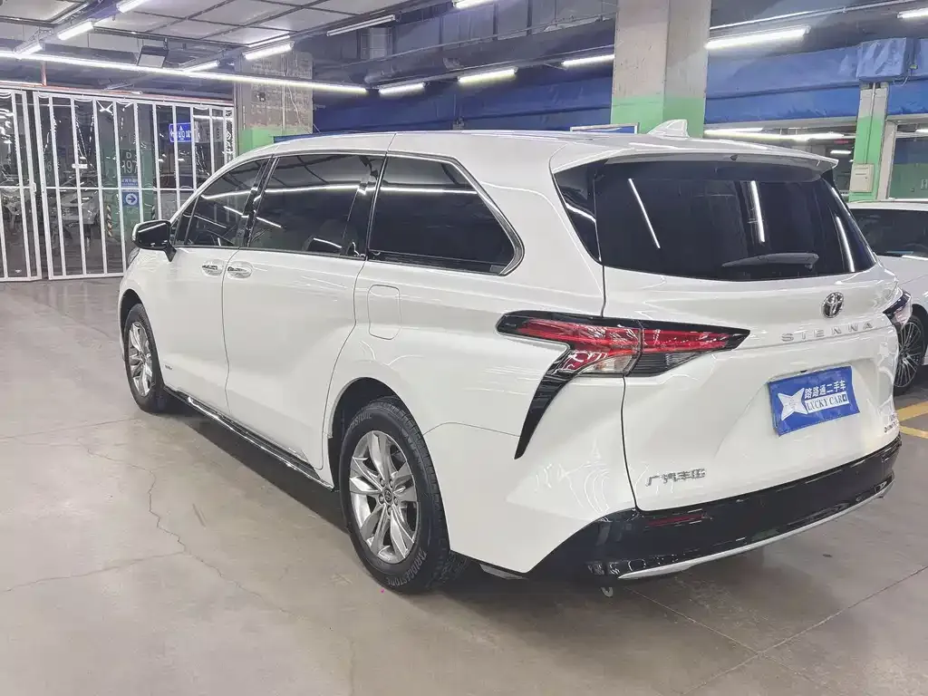 Toyota Sienna 2024 из CN, фото 2