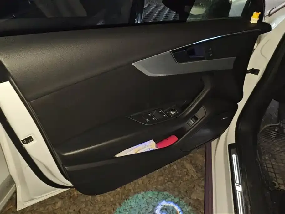 Audi A4L 2021 из CN, фото 6