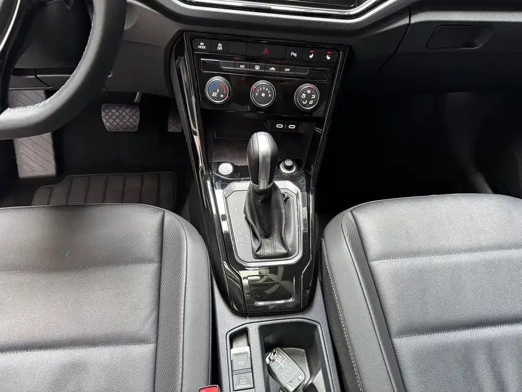Volkswagen T-Roc 2023 из CN, фото 7