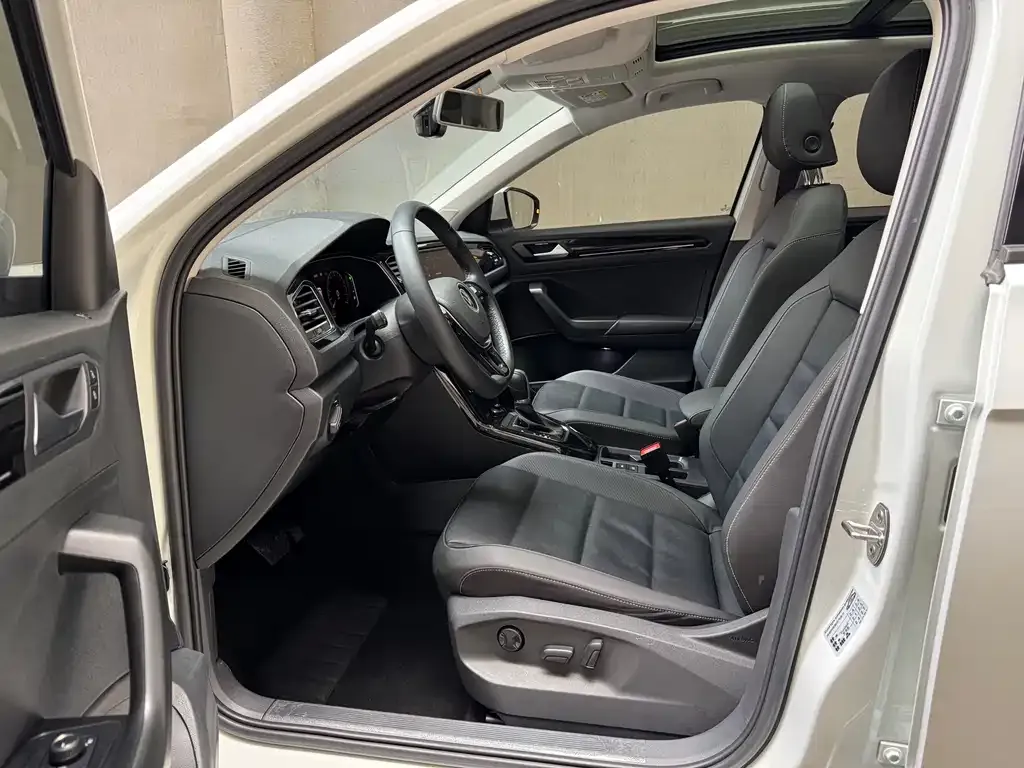 Volkswagen T-Roc 2023 из CN, фото 5