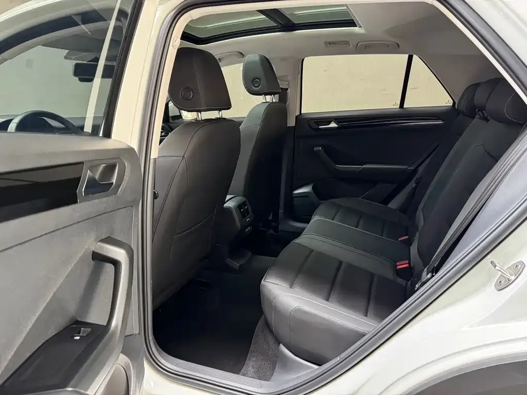 Volkswagen T-Roc 2023 из CN, фото 6
