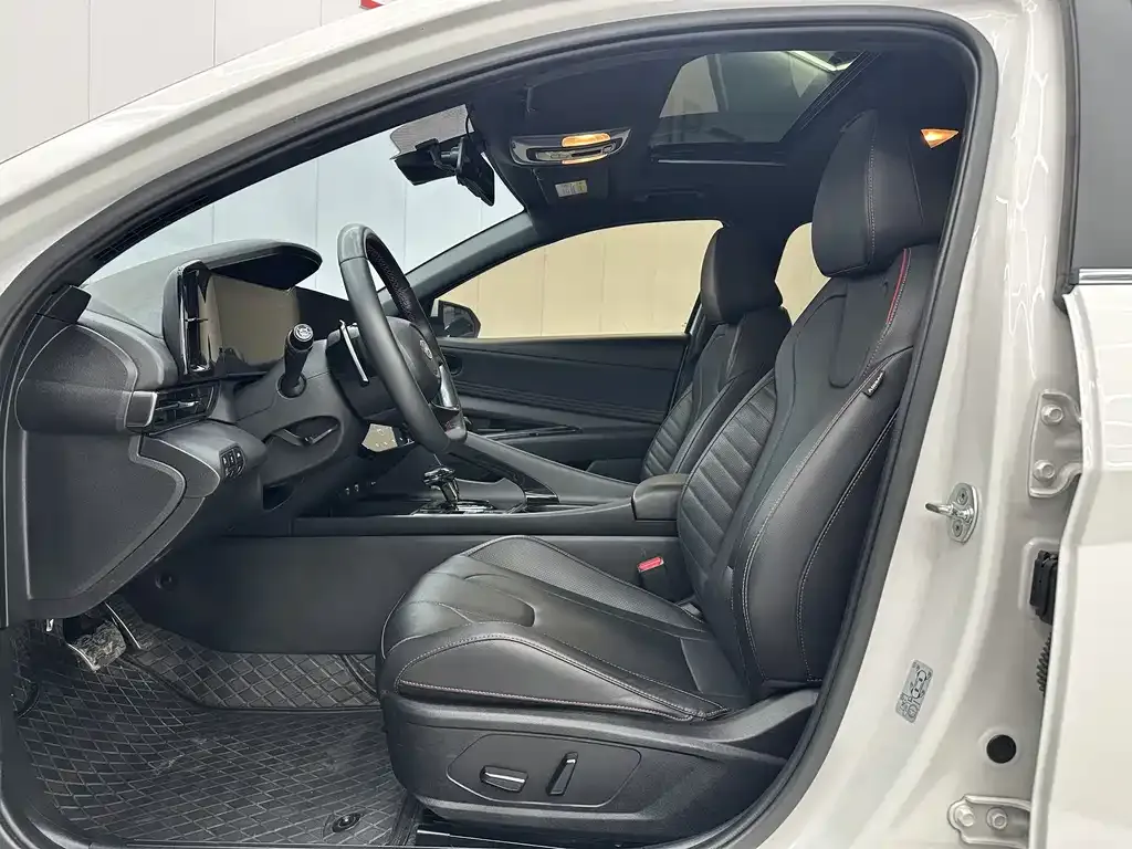 Hyundai Elantra 2023 из CN, фото 7