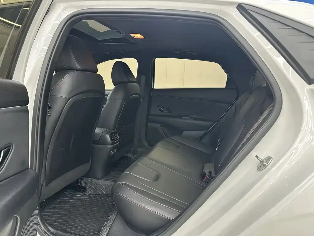 Hyundai Elantra 2023 из CN, фото 6