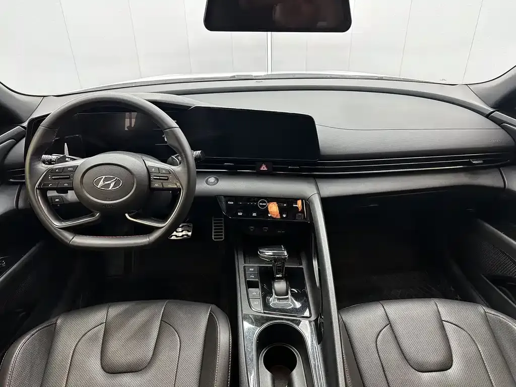 Hyundai Elantra 2023 из CN, фото 9