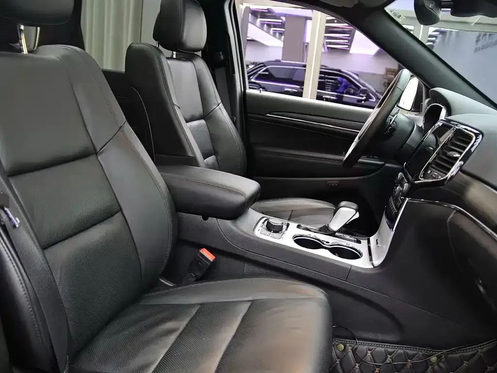 Jeep Grand Cherokee (Import) 2022 из CN, фото 2