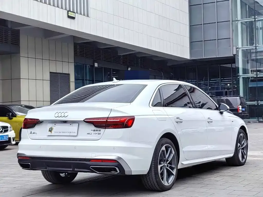 Audi A4L 2021 из CN, фото 8