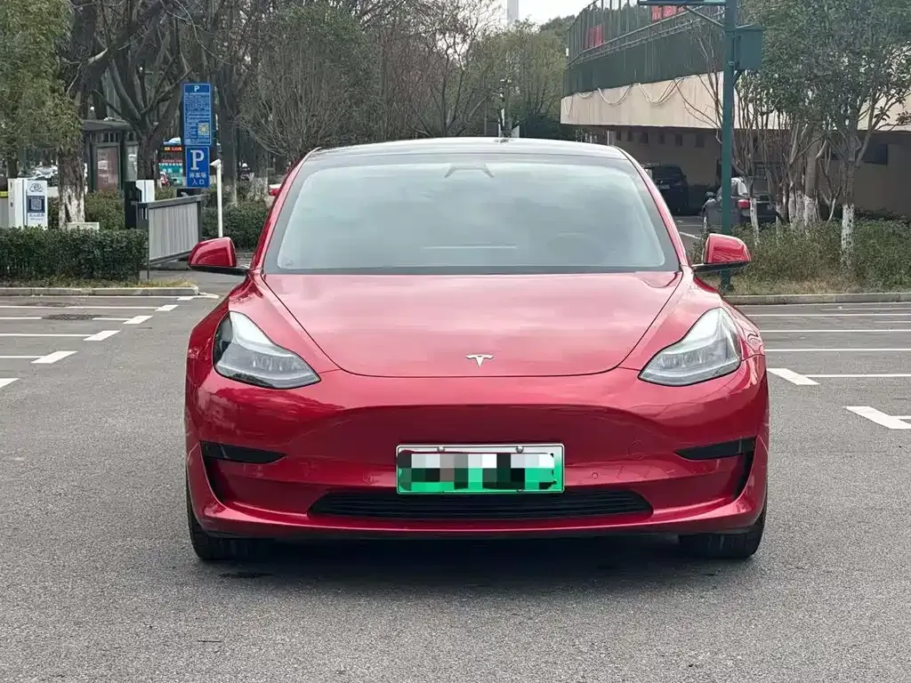 Tesla Model 3 — фото 1