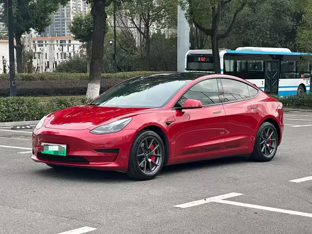 Tesla Model 3 — фото 7