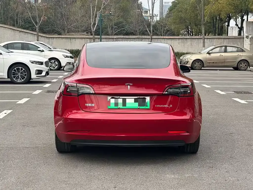 Tesla Model 3 — фото 4