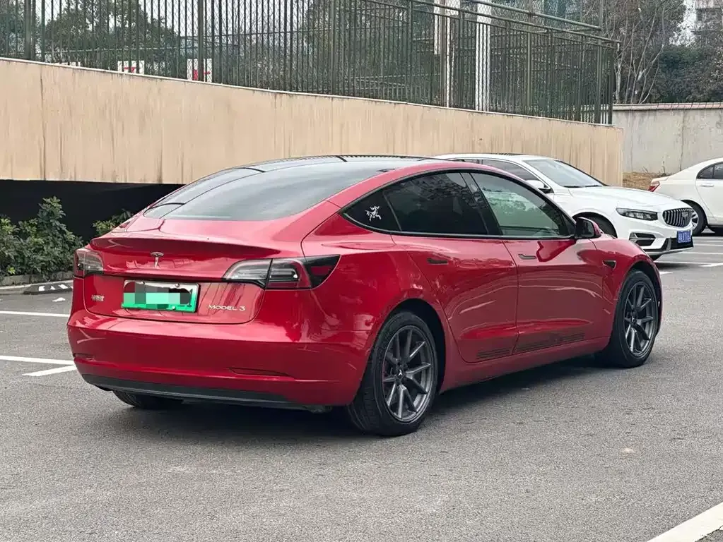 Tesla Model 3 — фото 6