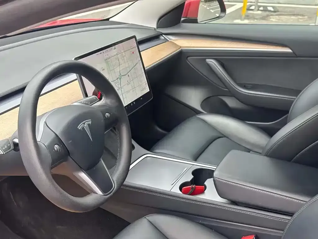 Tesla Model 3 — фото 3