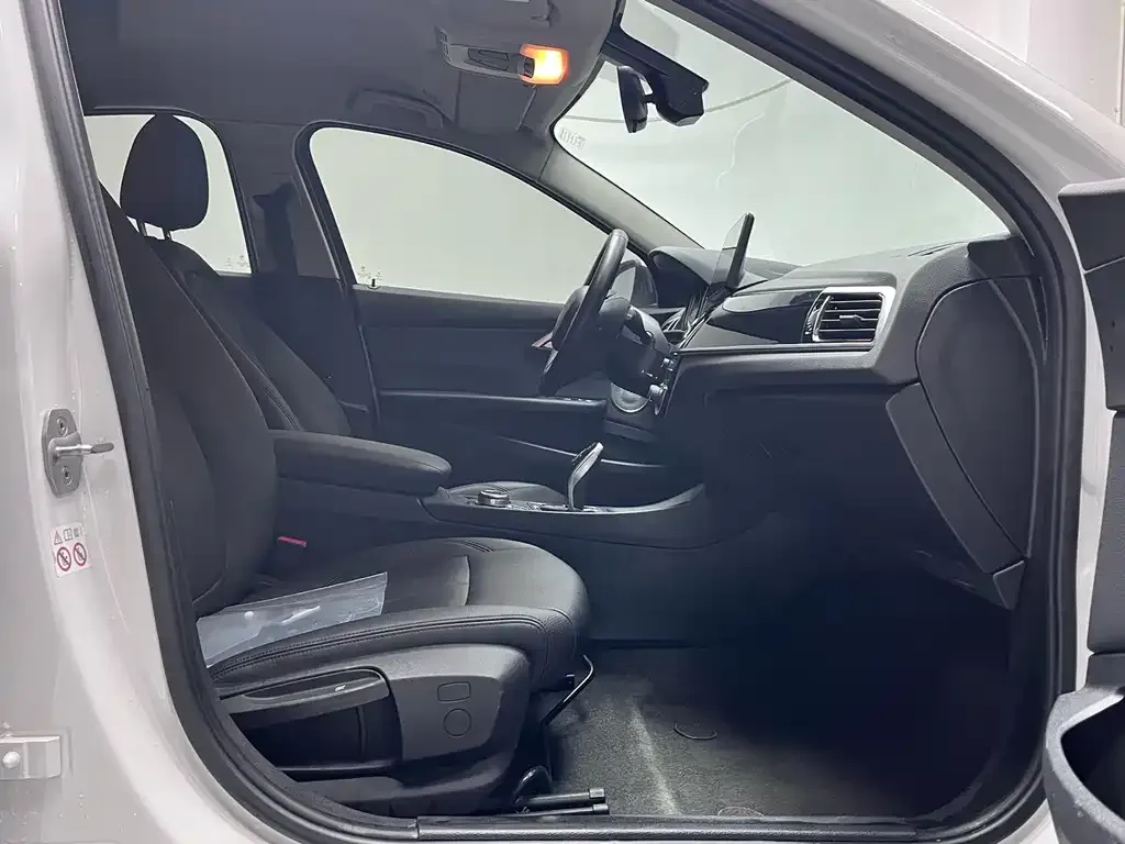 BMW 1 Series 2021 из CN, фото 2
