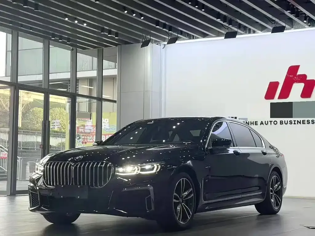 BMW 7 Series — фото 1