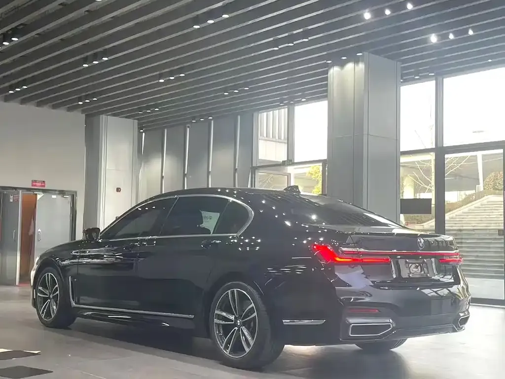 BMW 7 Series — фото 8