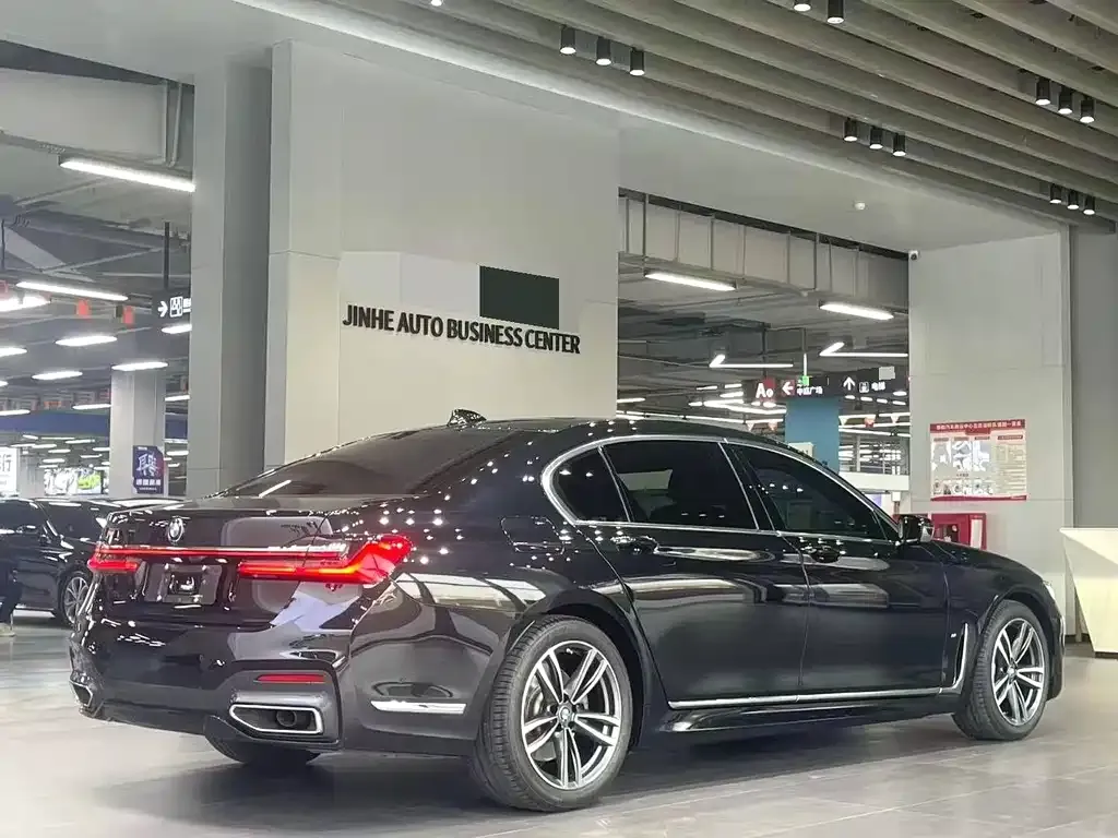 BMW 7 Series — фото 9