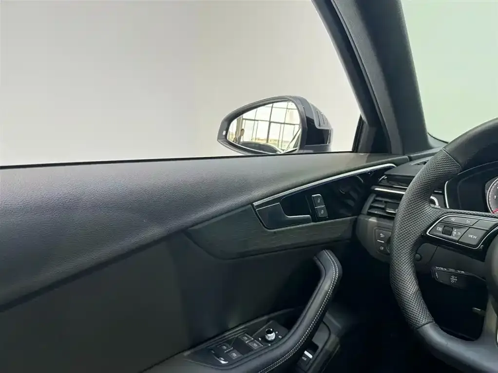 Audi A4L 2023 из CN, фото 3