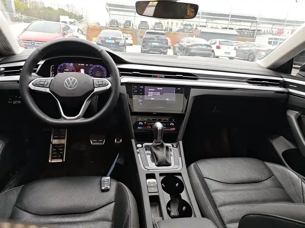 Volkswagen CC 2024 из CN, фото 10