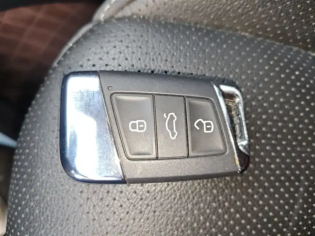 Volkswagen CC 2024 из CN, фото 4