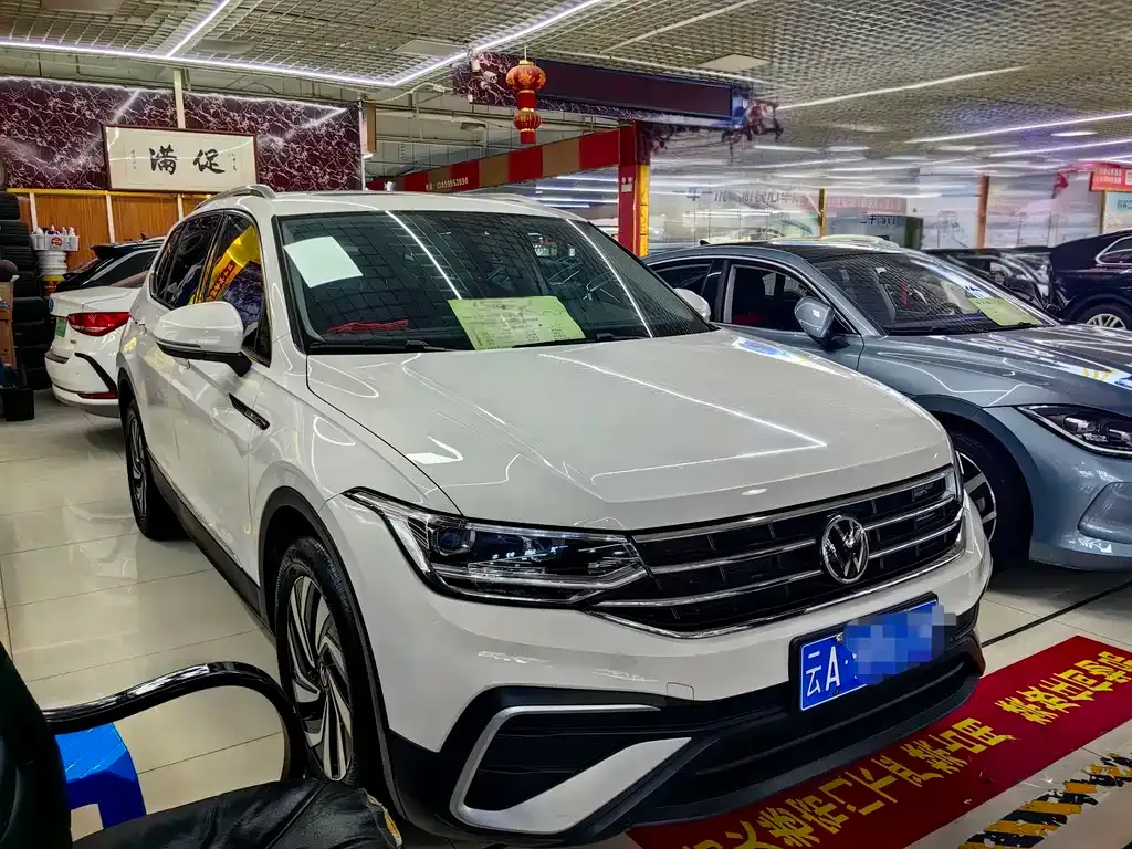 Volkswagen Tiguan L — фото 4