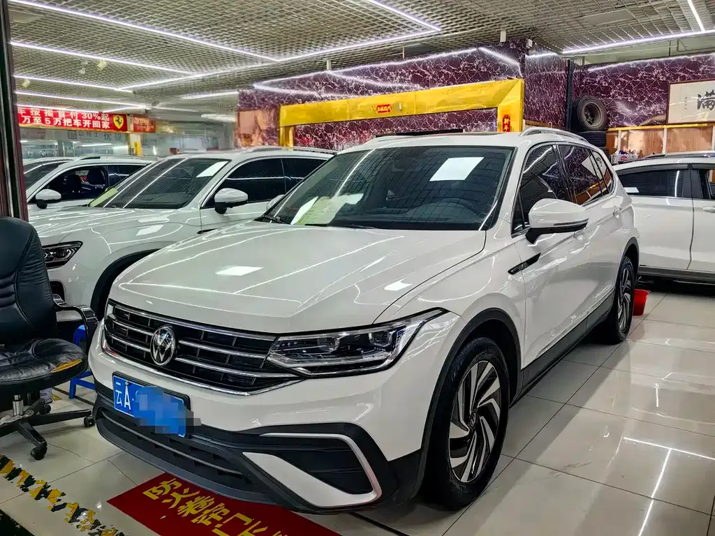 Volkswagen Tiguan L — фото 6