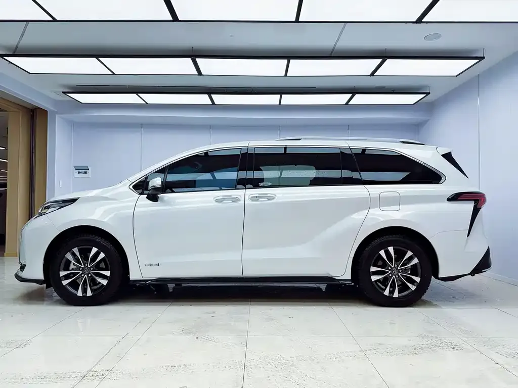 Toyota Granvia 2024 из CN, фото 10
