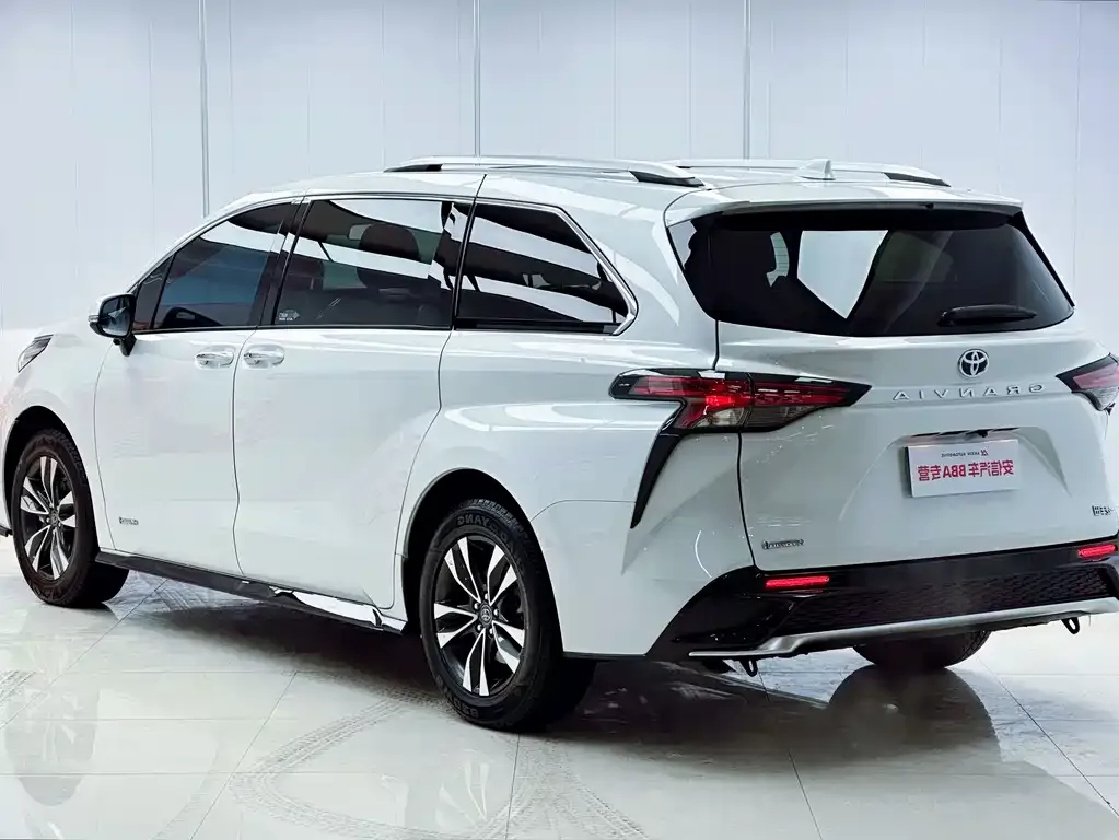 Toyota Granvia 2024 из CN, фото 8