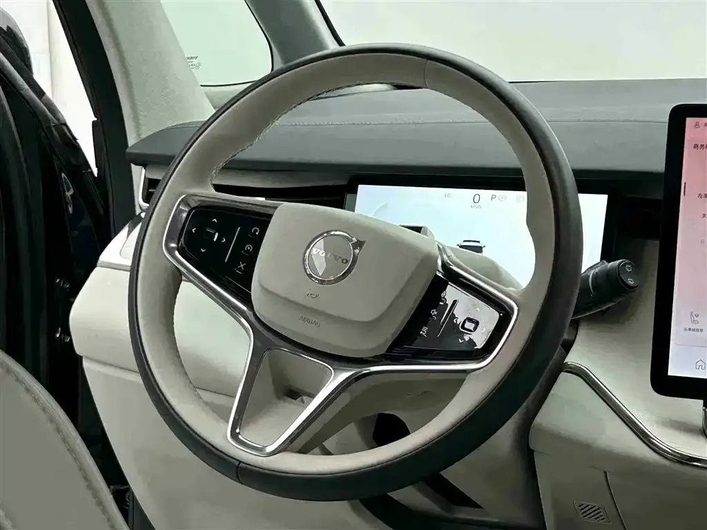 Volvo EM90 — фото 9